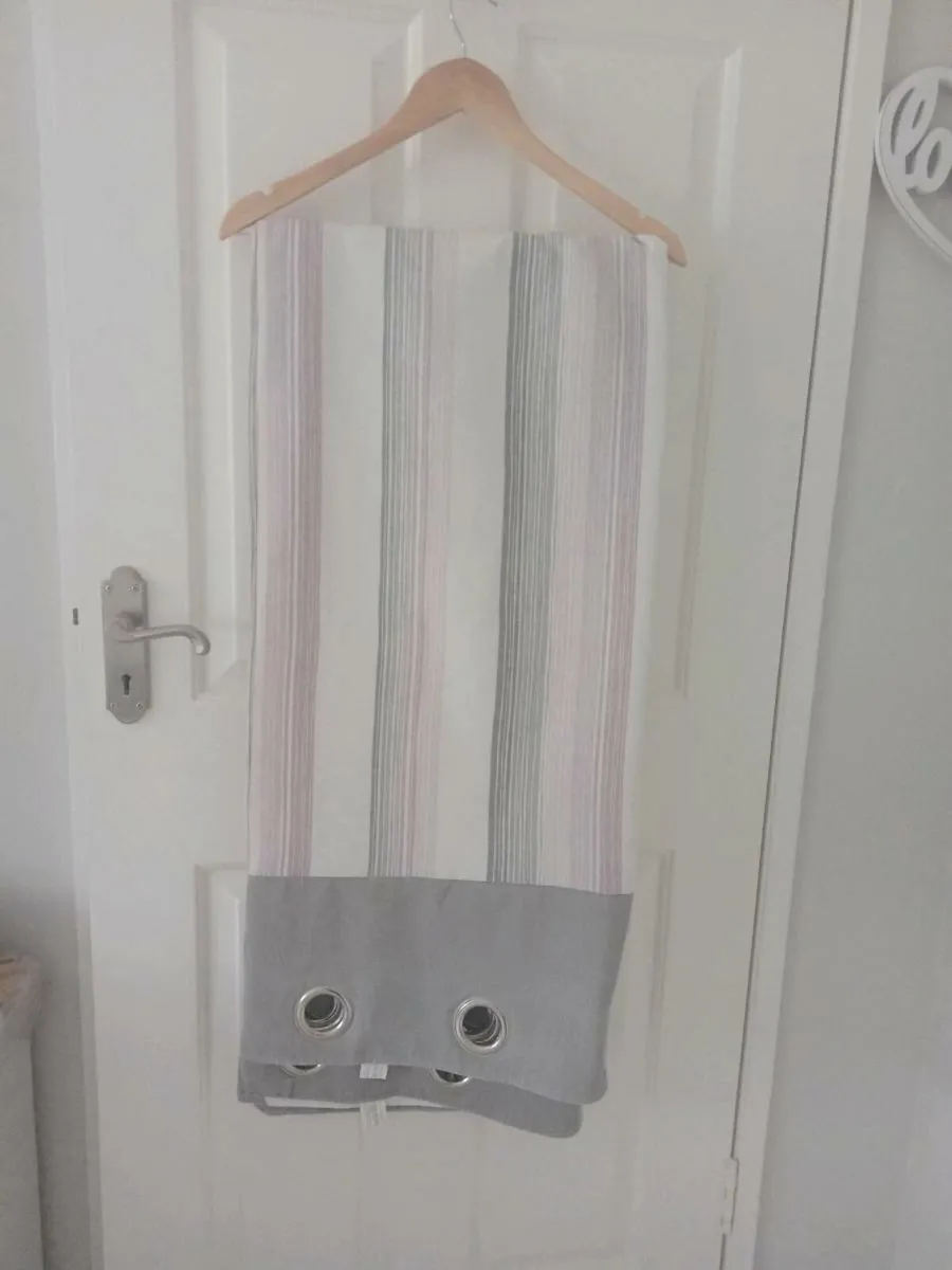 Curtains and duvet set - Image 3