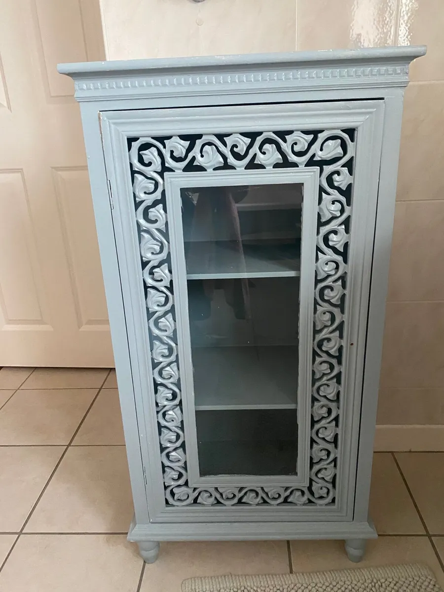 Bathroom cabinet