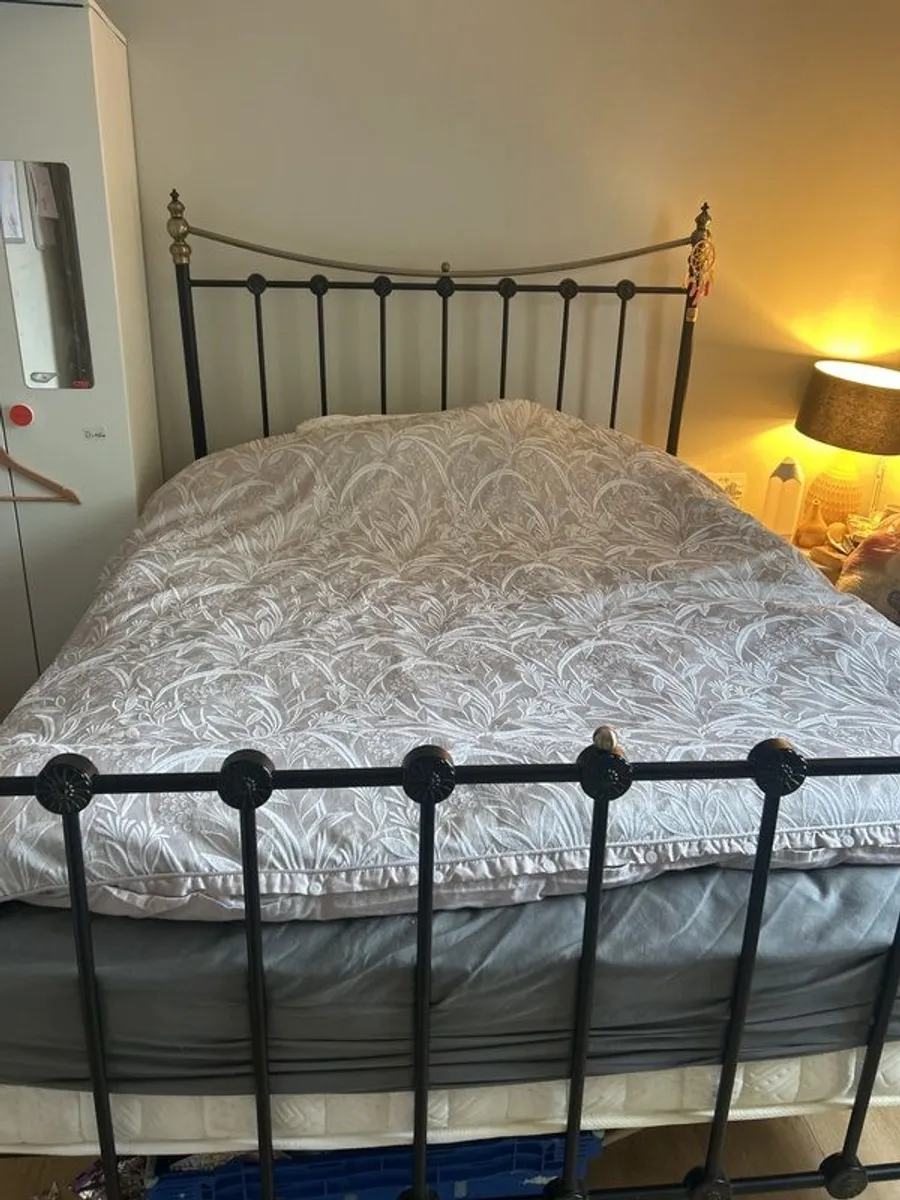 queen / double bed and mattress