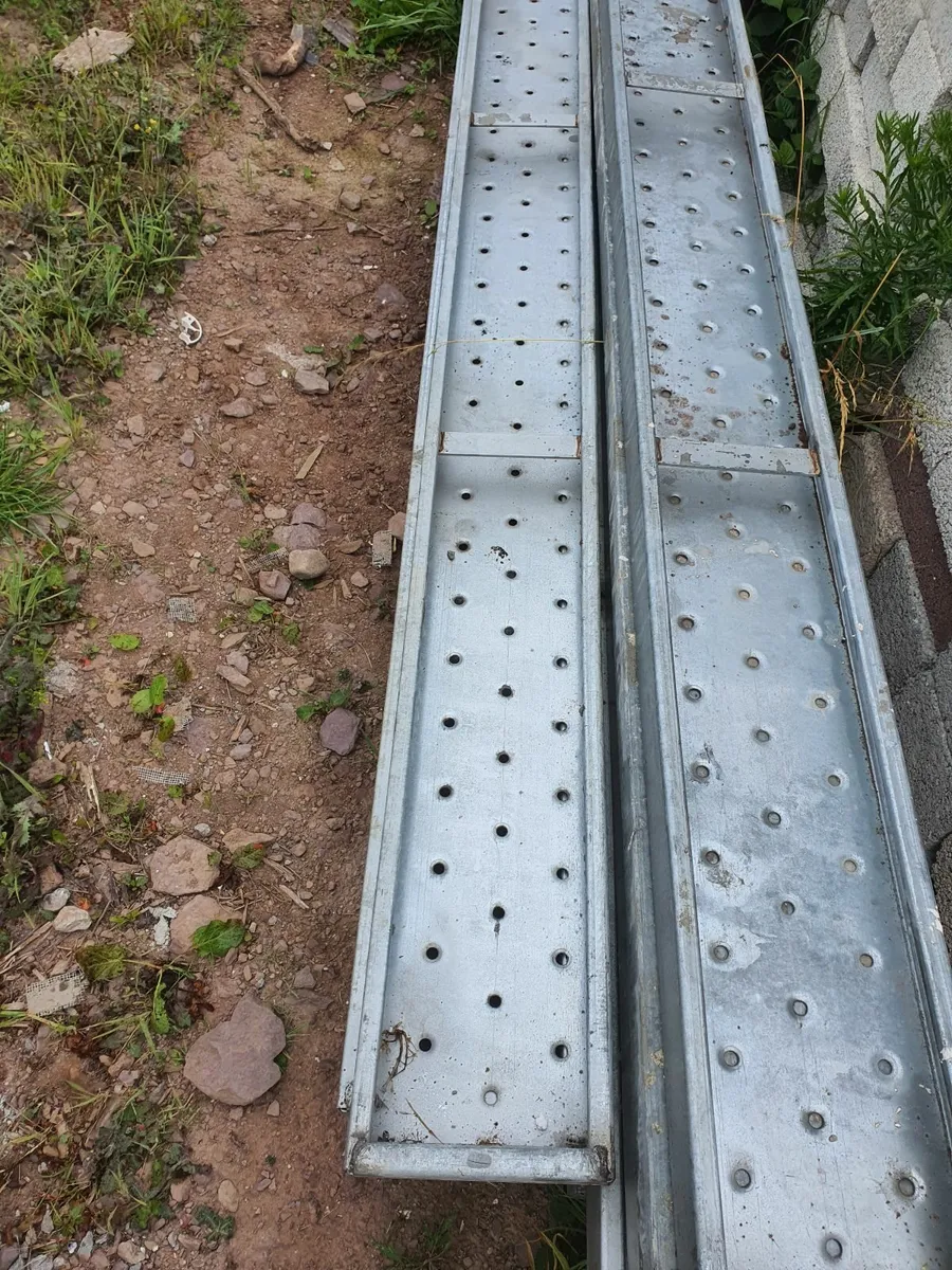 scaffolding  boards