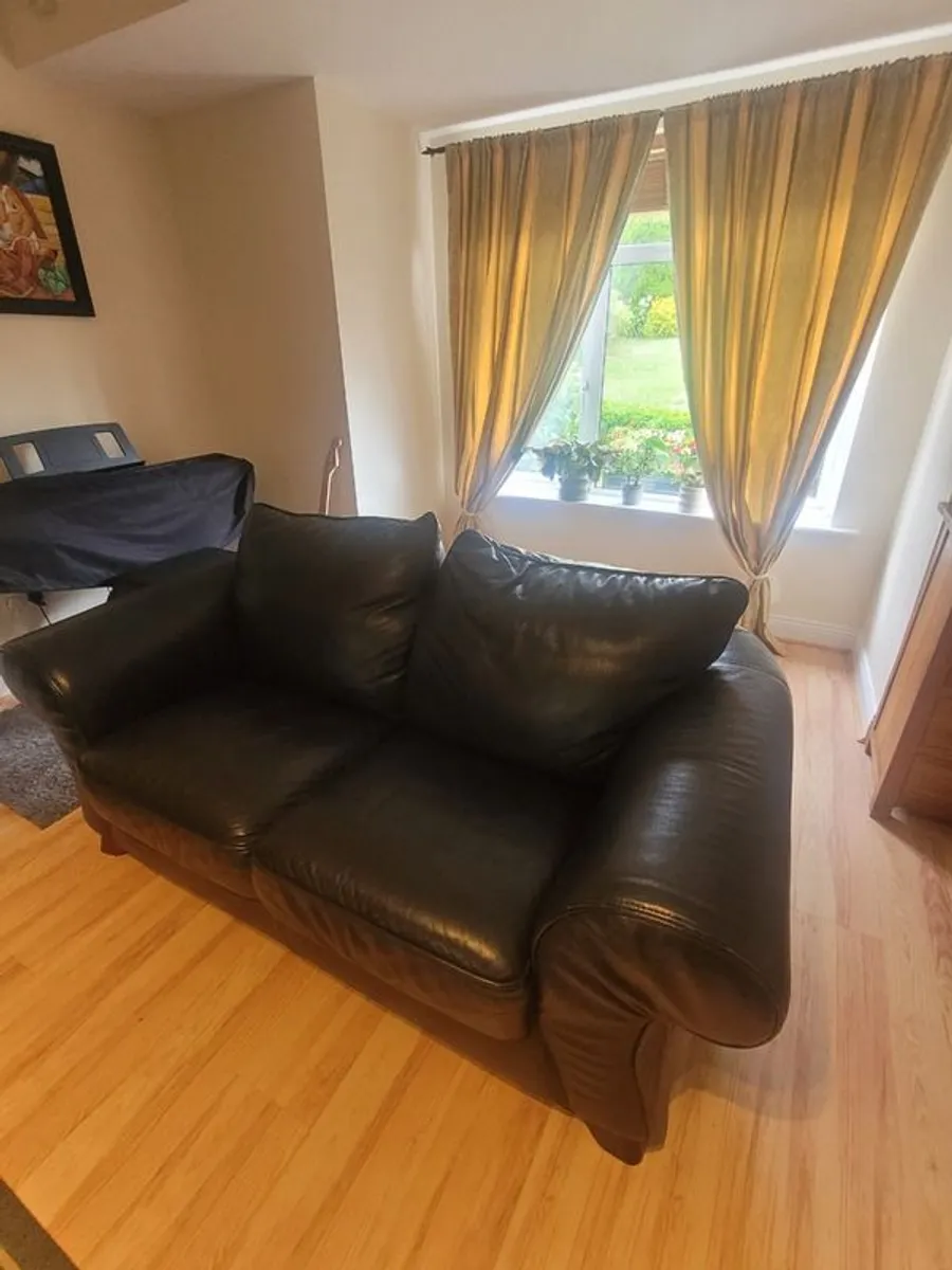 3 seater and 2 seater leather sofa - Image 2