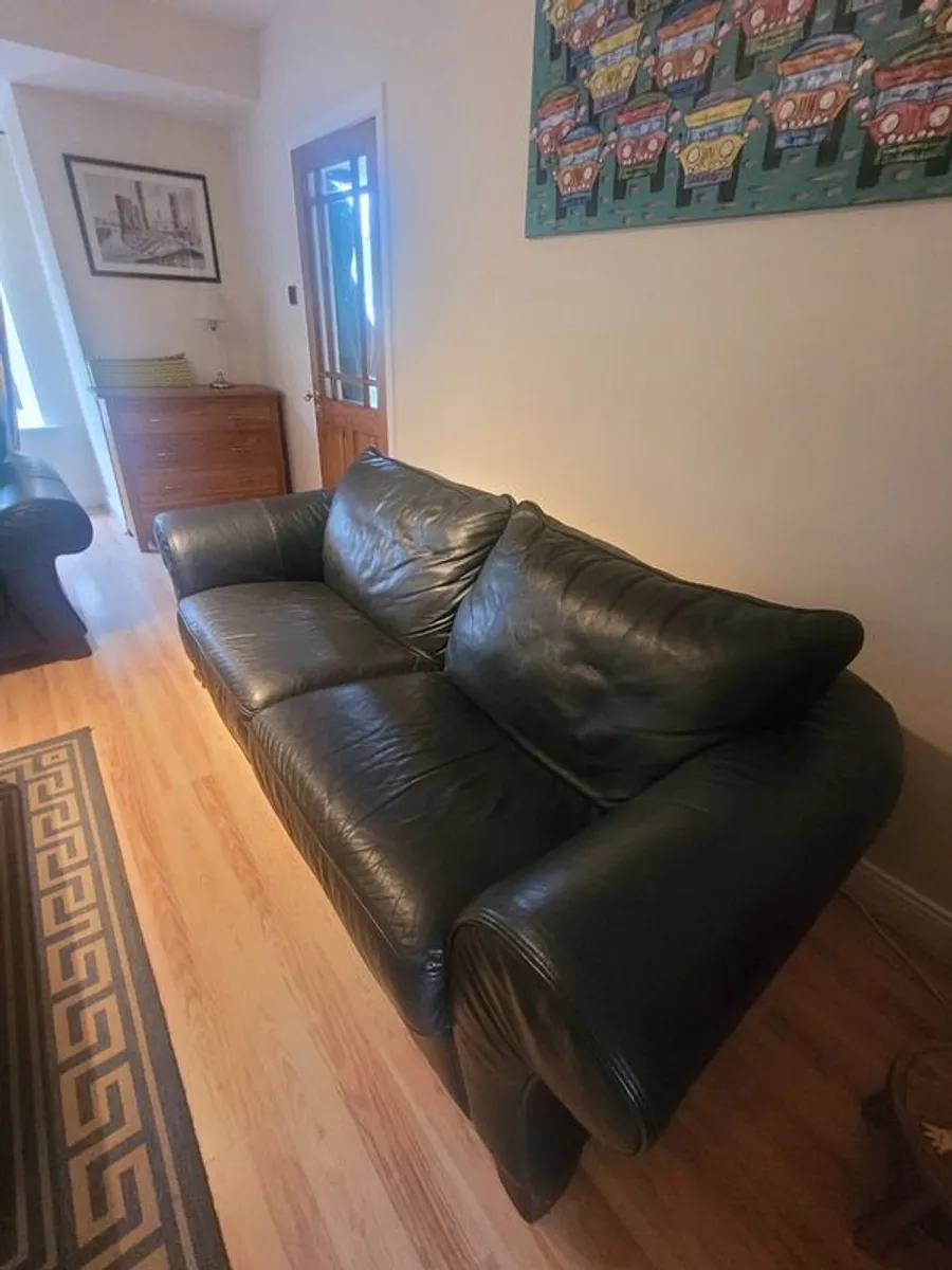 3 seater and 2 seater leather sofa - Image 3
