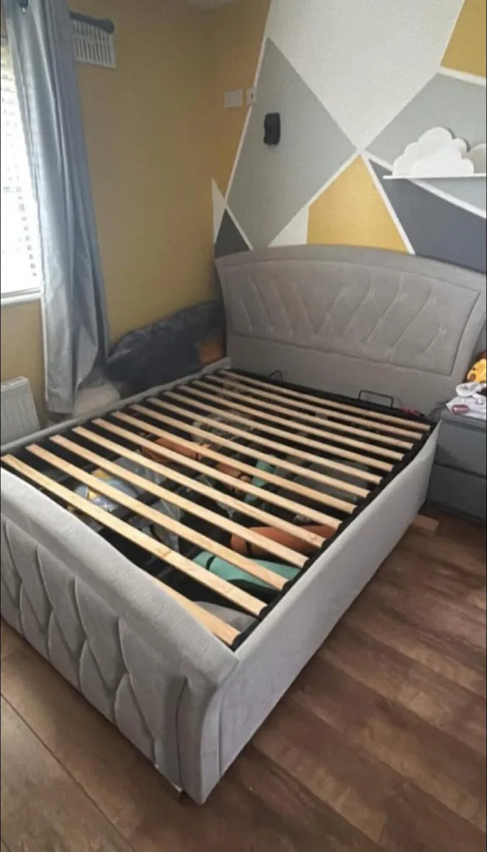Double bed - Image 1
