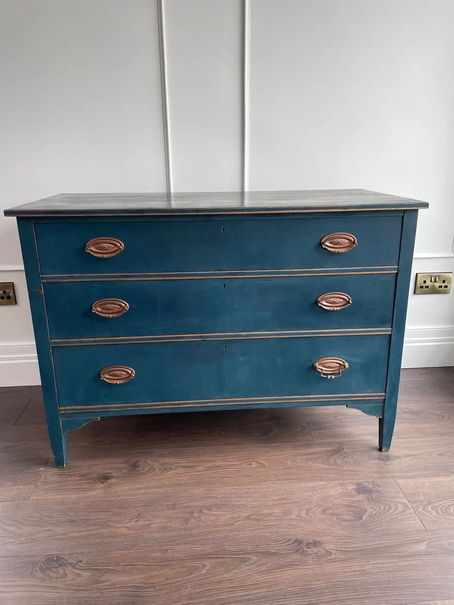 Dresser - Image 1