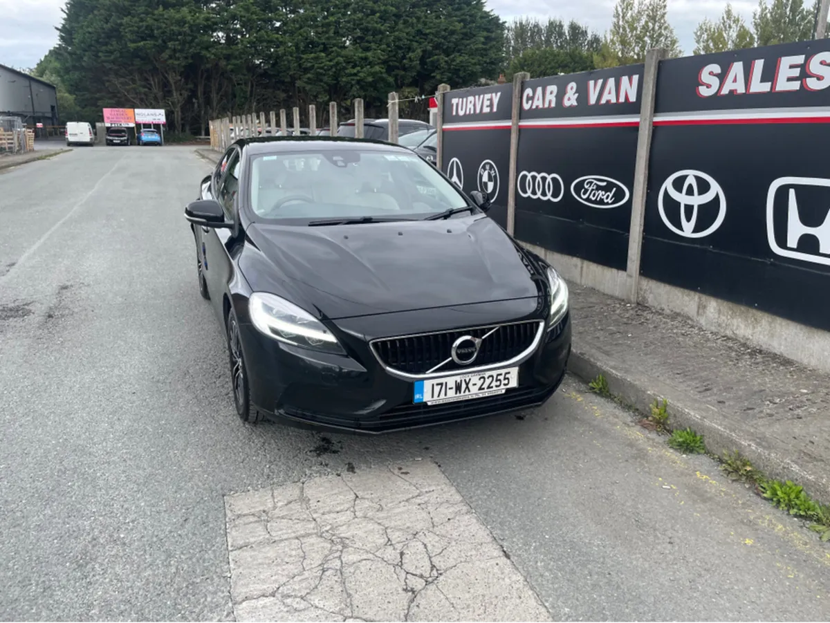 Volvo V40 D2 MOMENTUM ED GT 5DR AUTOMATIC - Image 1