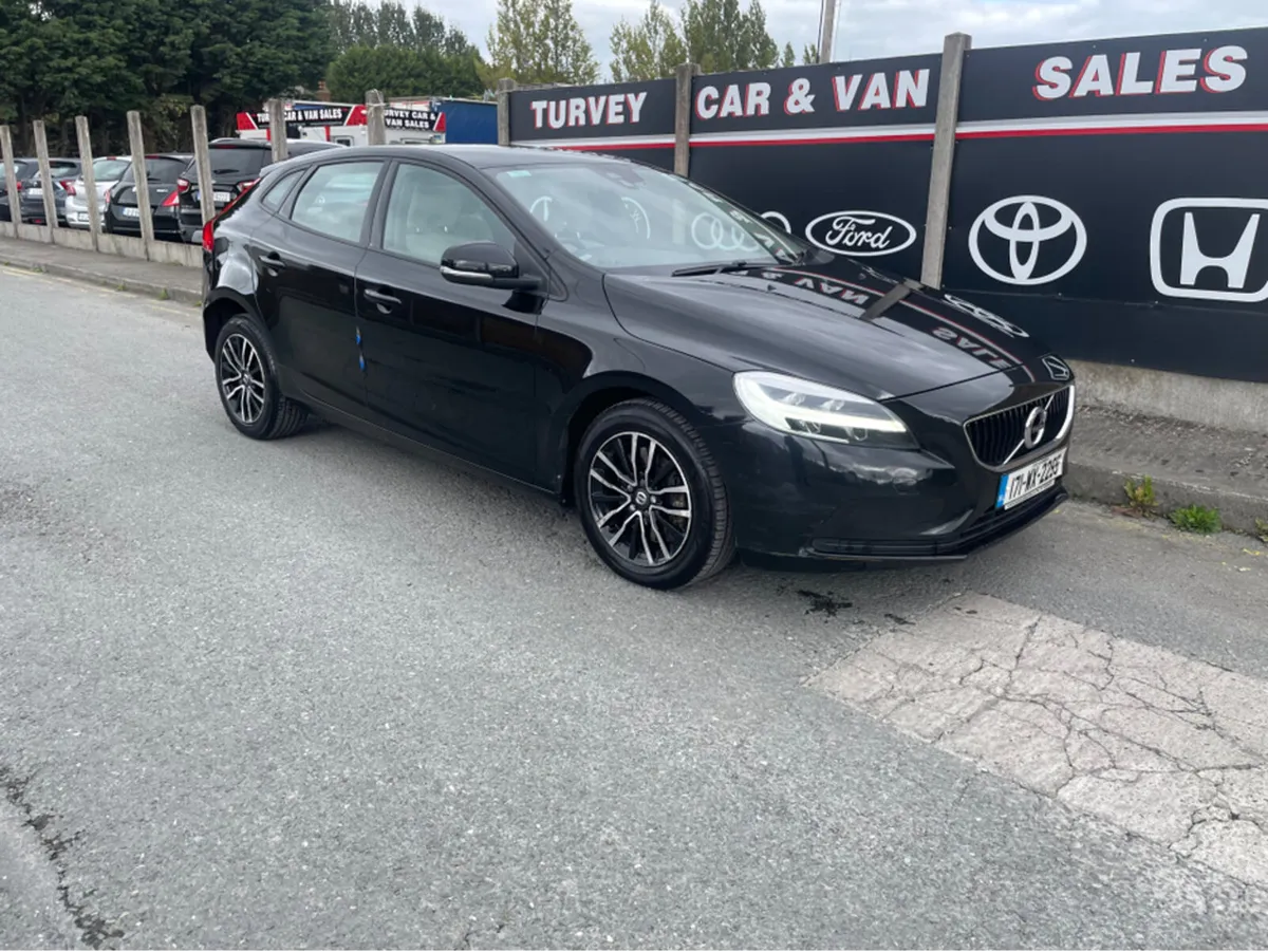 Volvo V40 D2 MOMENTUM ED GT 5DR AUTOMATIC - Image 2