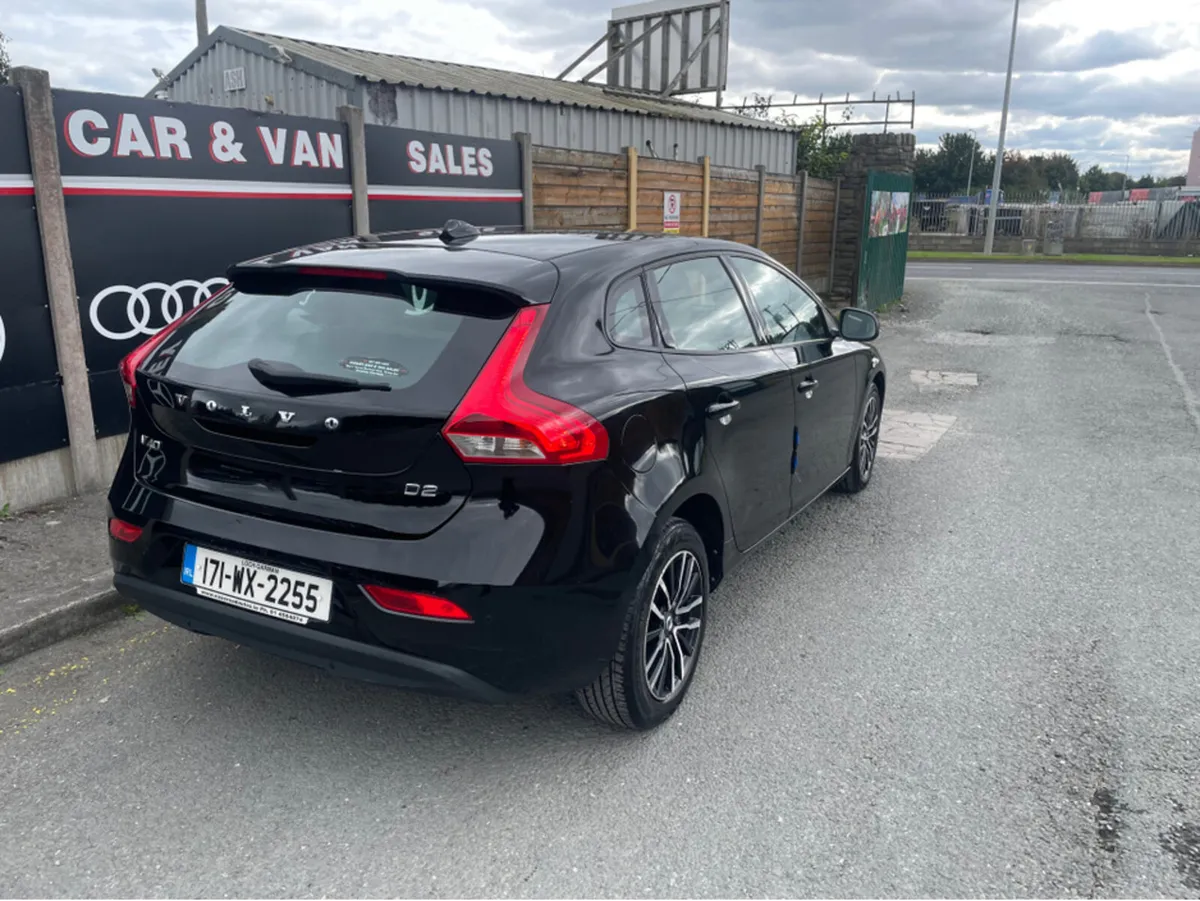 Volvo V40 D2 MOMENTUM ED GT 5DR AUTOMATIC - Image 4