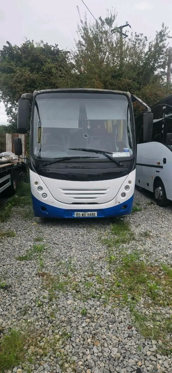 33 seats  Mercedes - Image 1