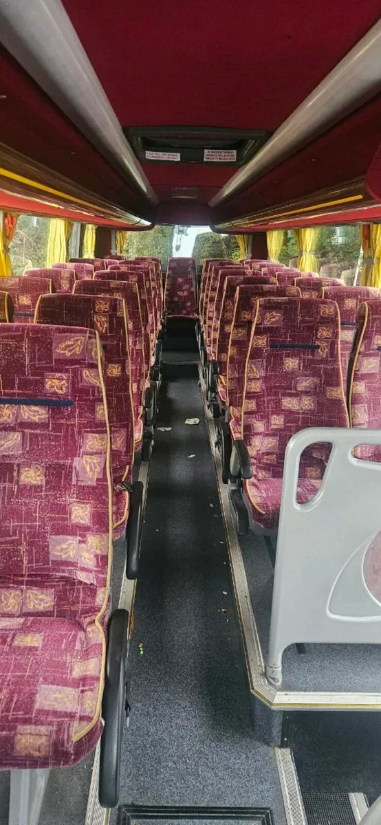 33 seats  Mercedes - Image 4