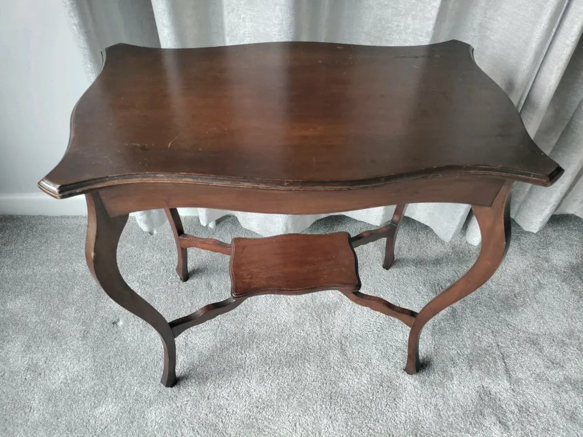 Vintage occasional table. - Image 2