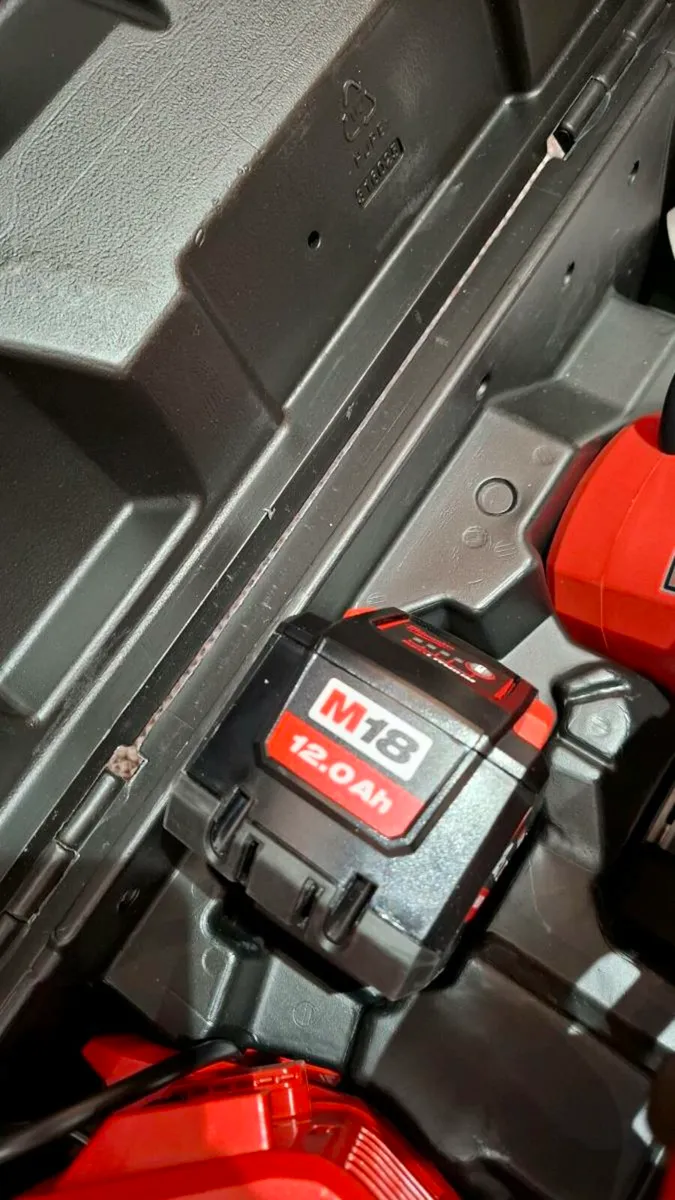 Milwaukee Saw M18 FMCS66 - Image 2