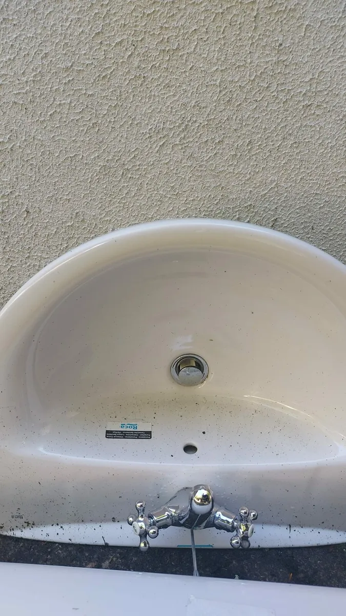 Bathroom sinks - Image 2