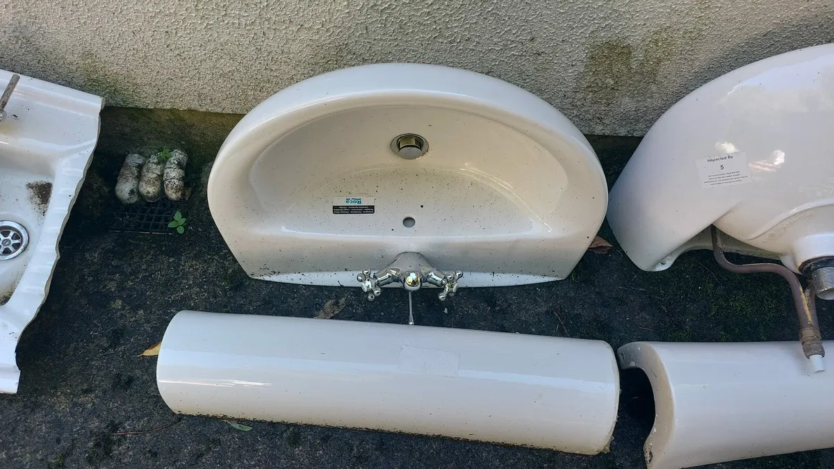 Bathroom sinks - Image 4