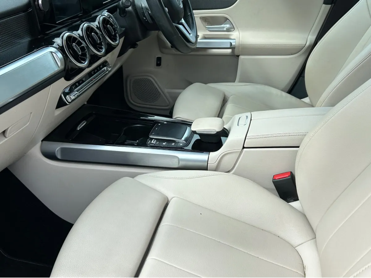 Mercedes-Benz GLB *7 Seater*Beige Leather* 12 mont - Image 3