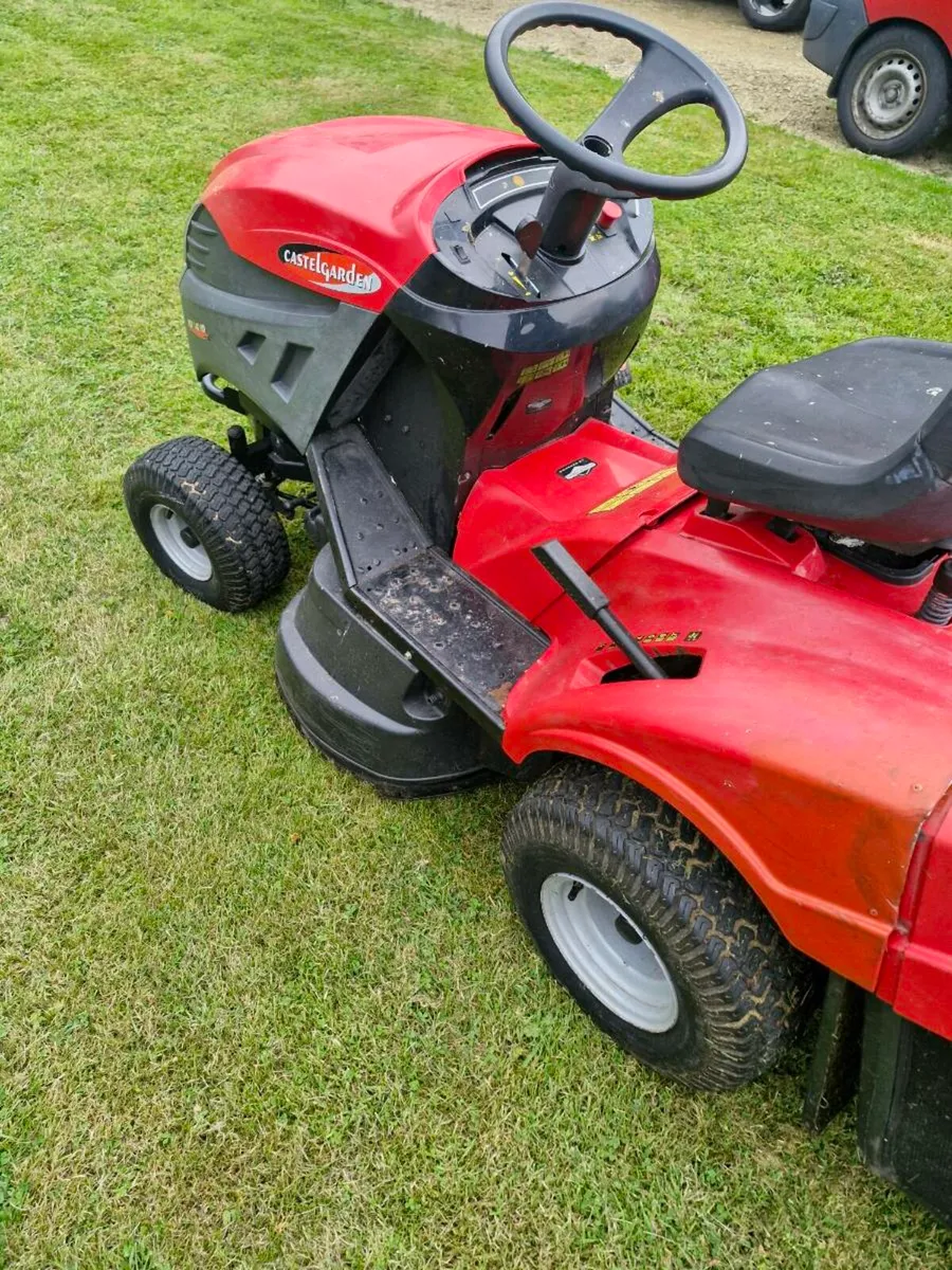 Castlegarden 2013 ride on mower Delivery available - Image 4