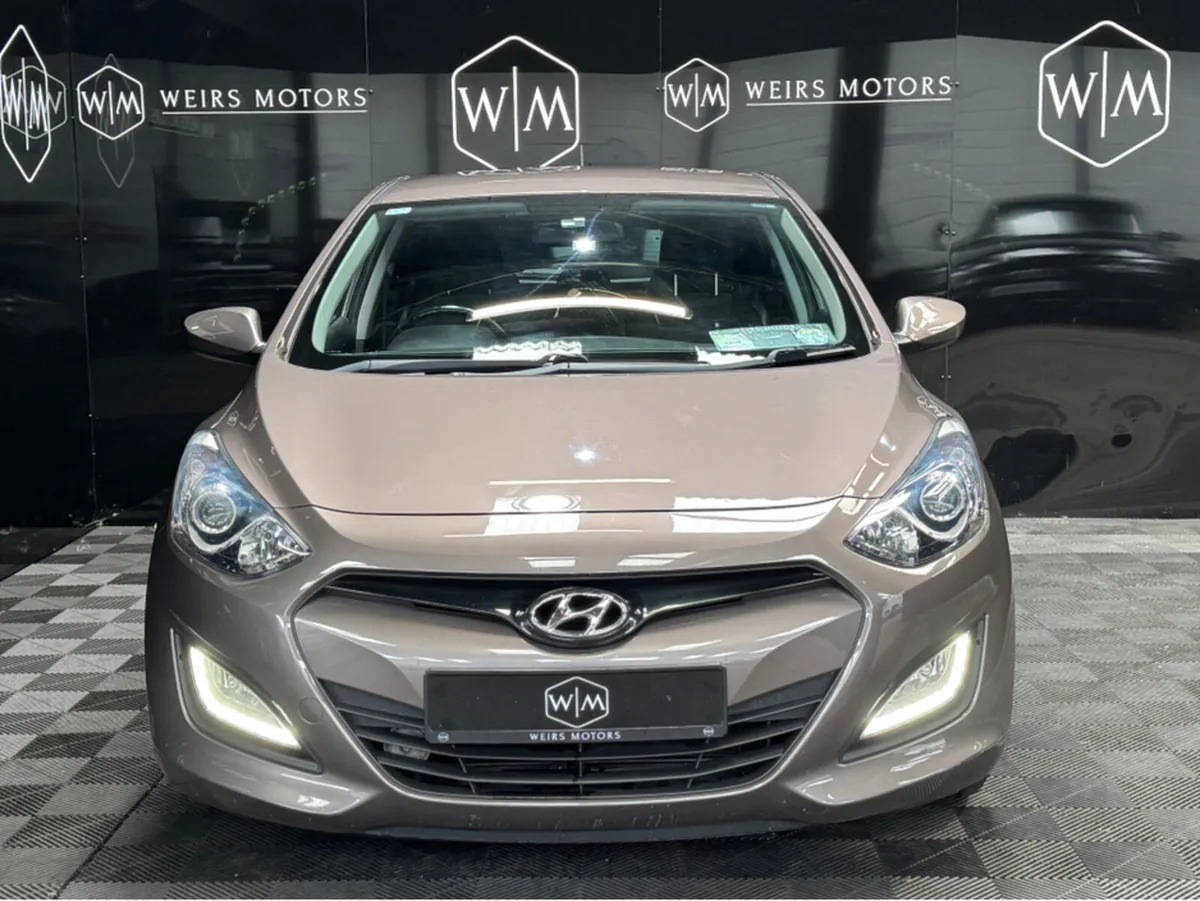Hyundai i30 1.4 PETROL 5DR LOW MILEAGE - Image 4