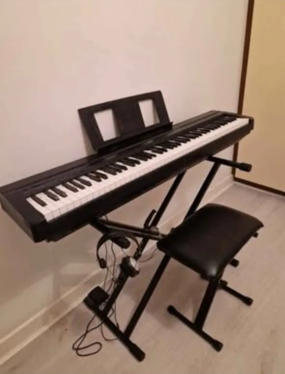 PIANO YAMAHA P45