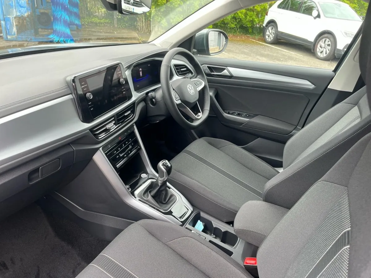 Volkswagen T-Roc Edition 75 2.0tdi 116HP Manual - Image 3