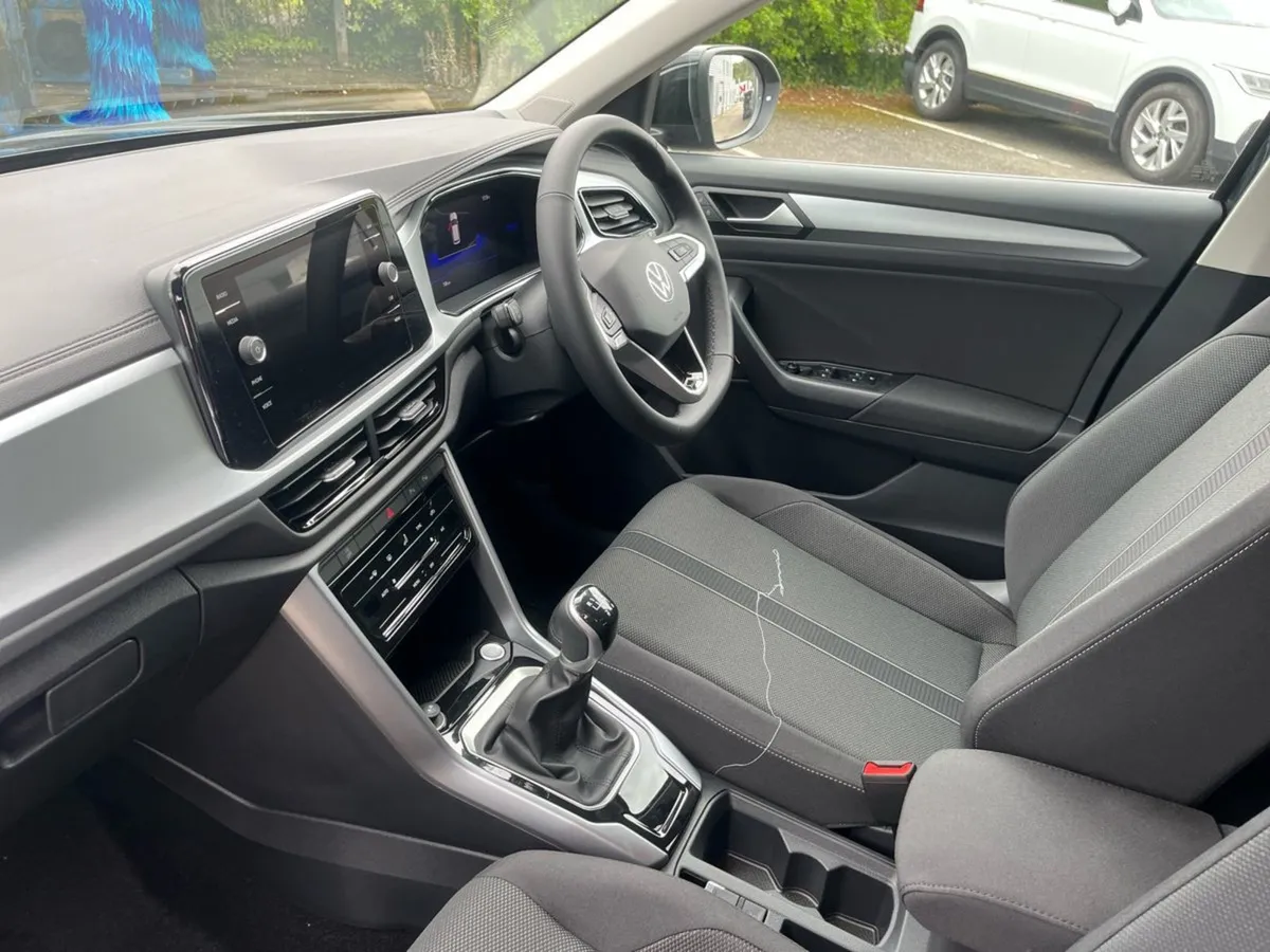 Volkswagen T-Roc Edition 75 1.0 TSI M6F 116HP - Image 3