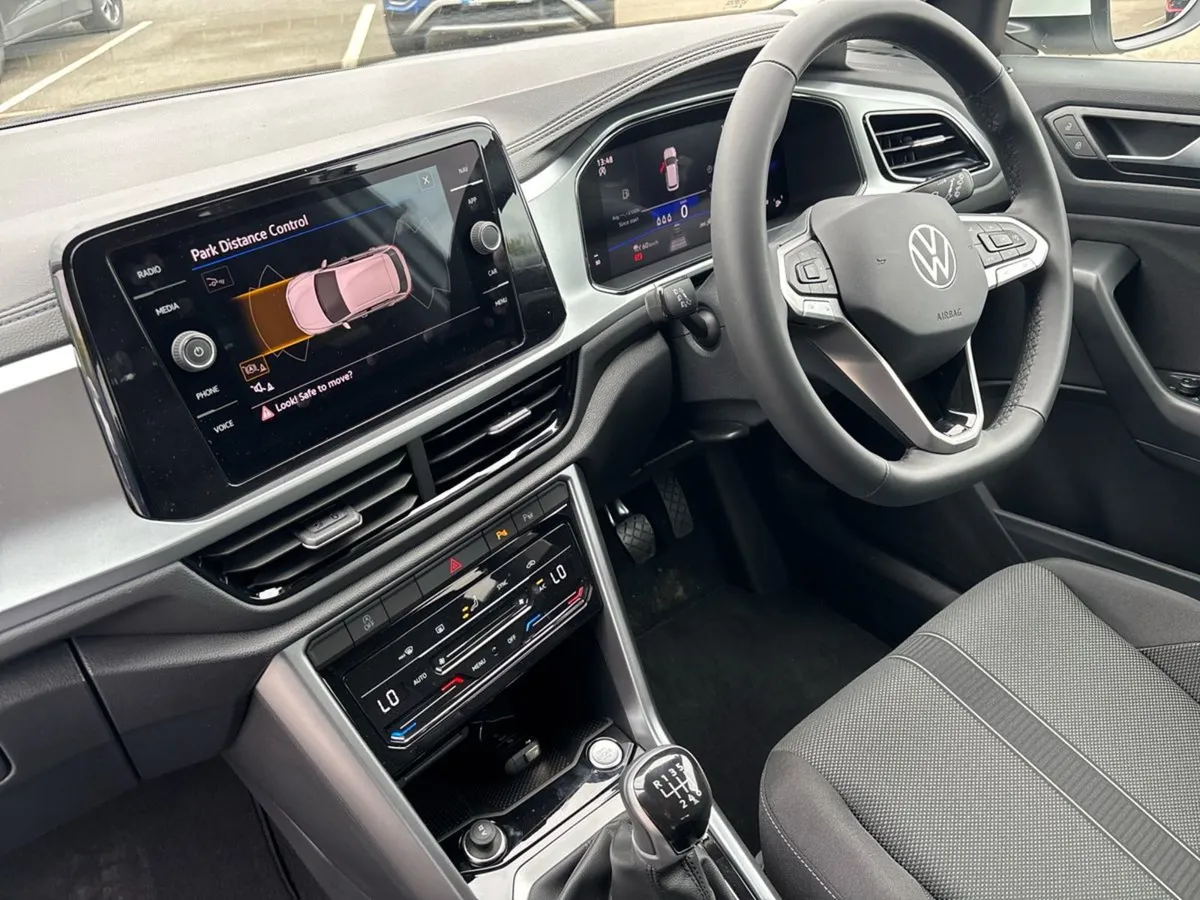 Volkswagen T-Roc Edition 75 2.0tdi 116HP Manual - Image 3