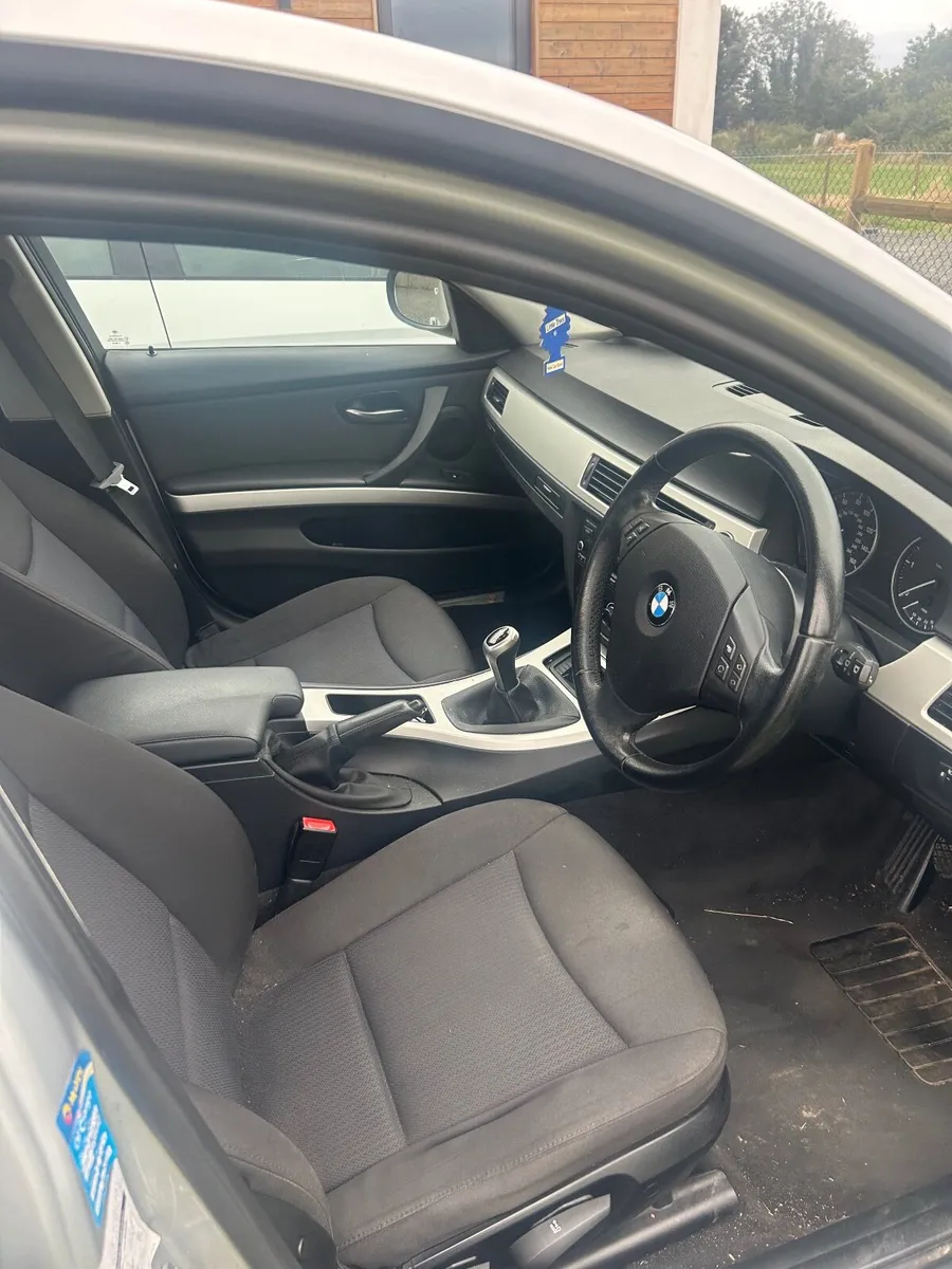 BMW 3-Series 2011 - Image 3