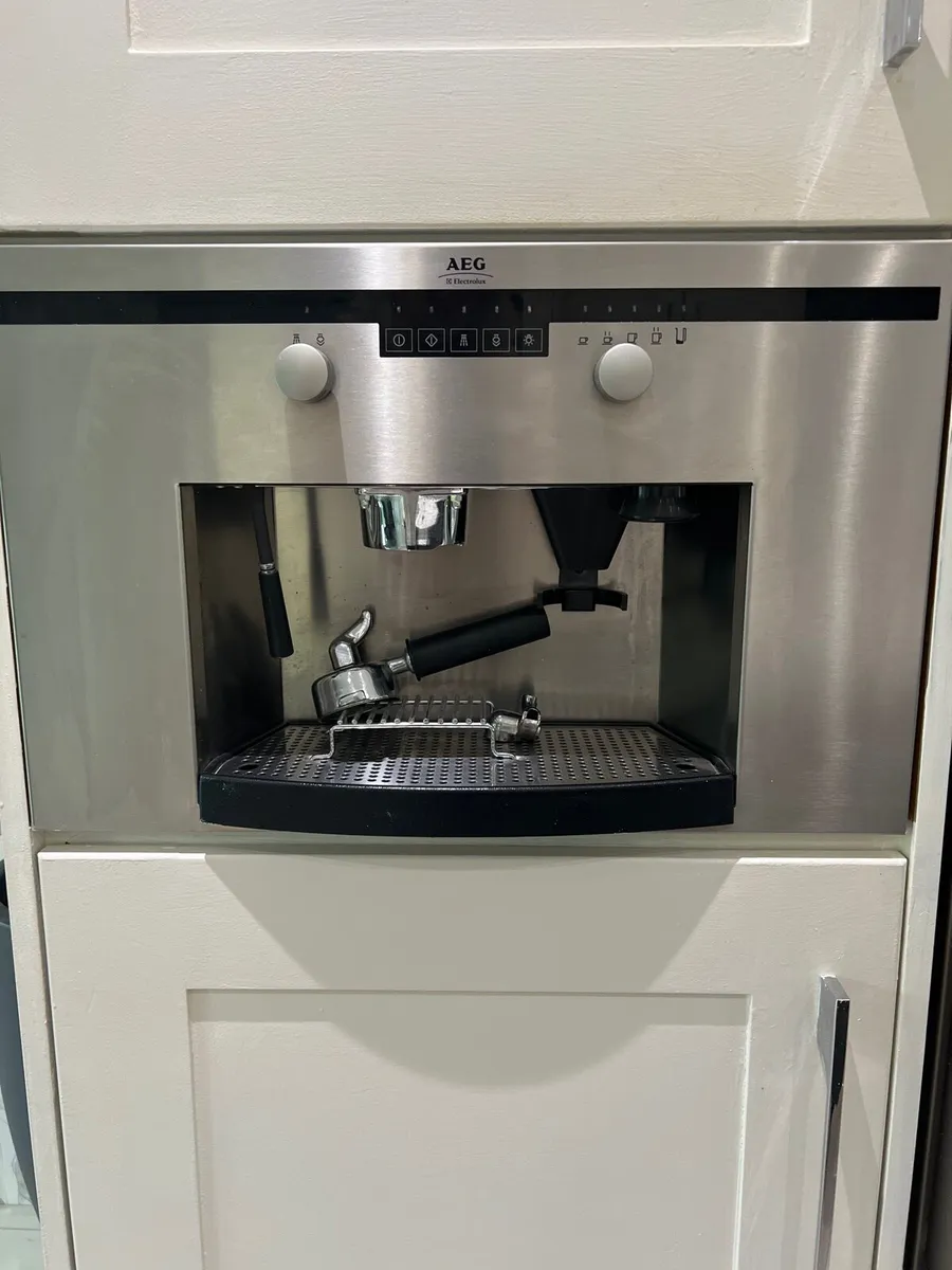 Table, Microwave, Rangemaster & Coffee Machine. - Image 4