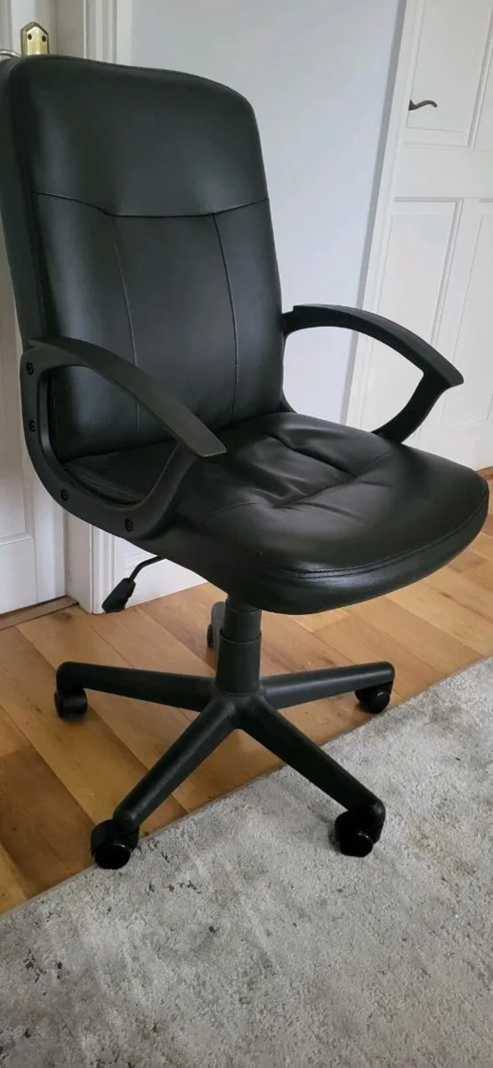 Office chair - Image 1