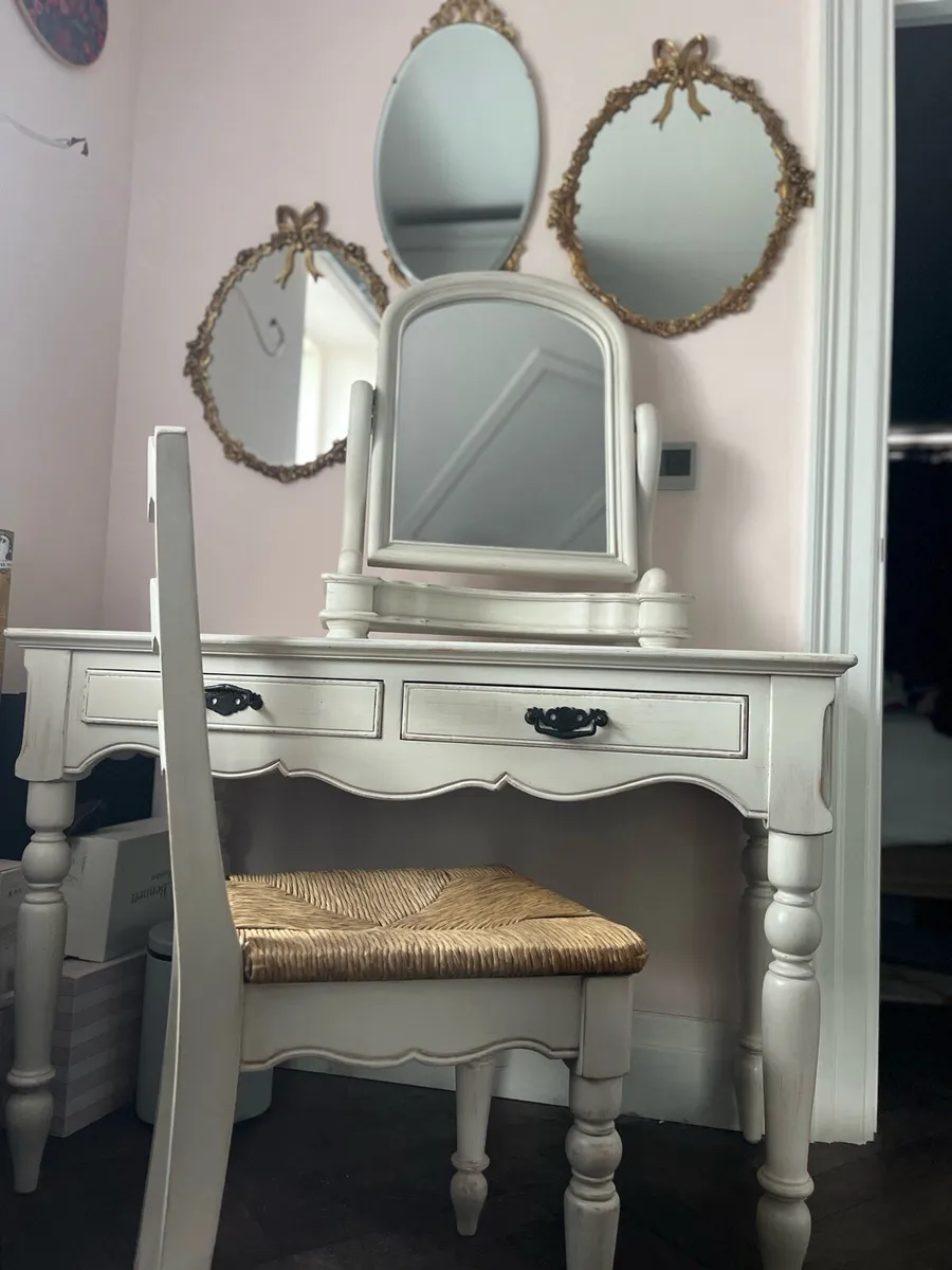 Desk & chair, makeup table & office organiser top. - Image 1