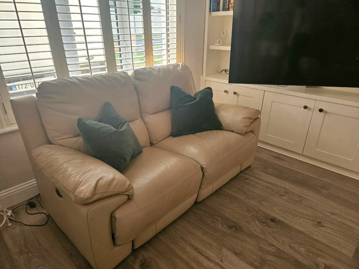Cream leather couch - Image 4
