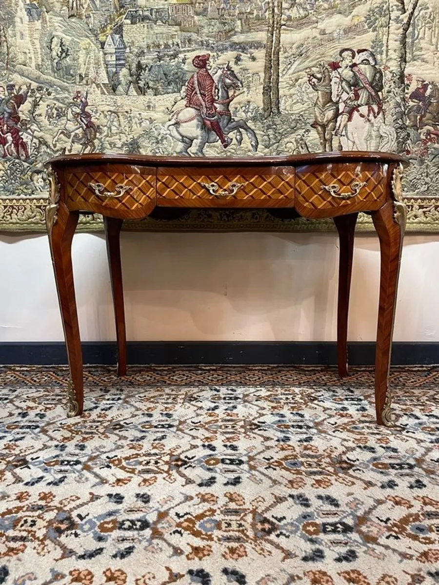 French Kidney Shape Marquetry Inlay Decorated Desk - Image 1