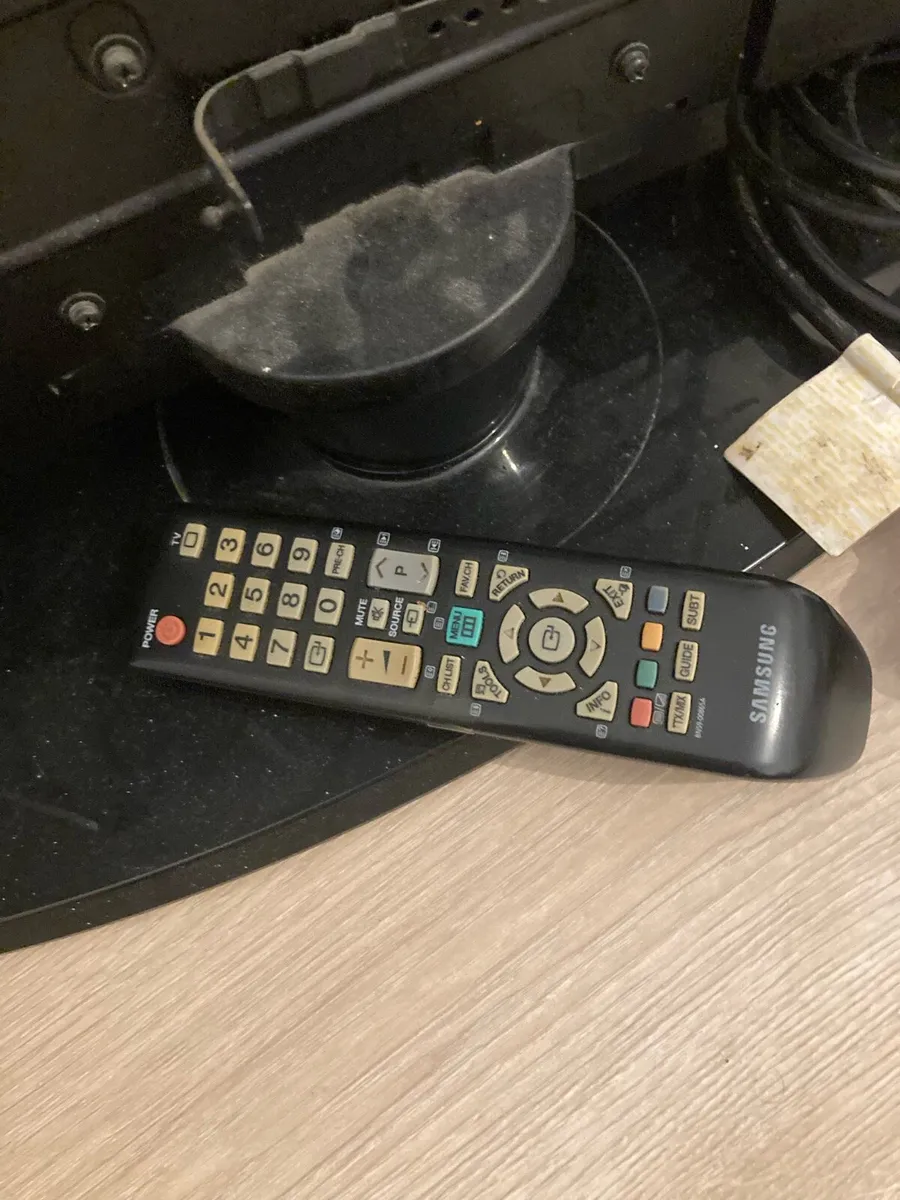 Samsung 42” tv - Image 2
