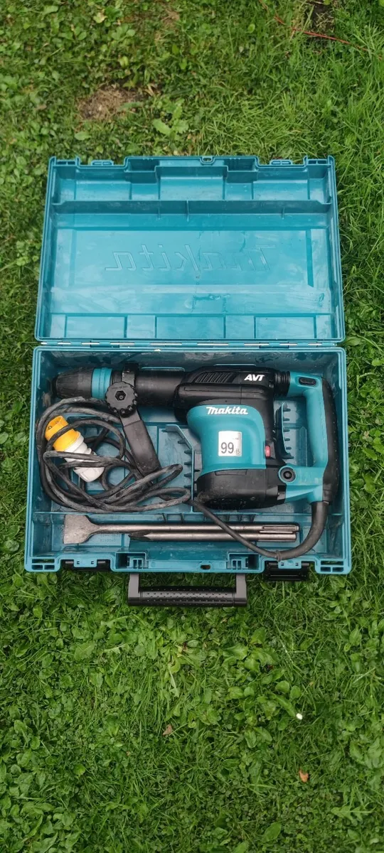 Makita HM0871C 110V Kango Demolition Hammer - Image 3