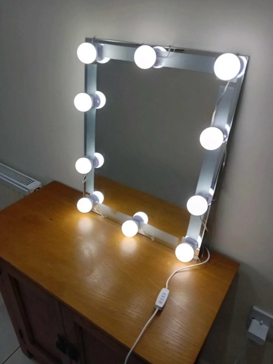 Hollywood Mirror - Image 1