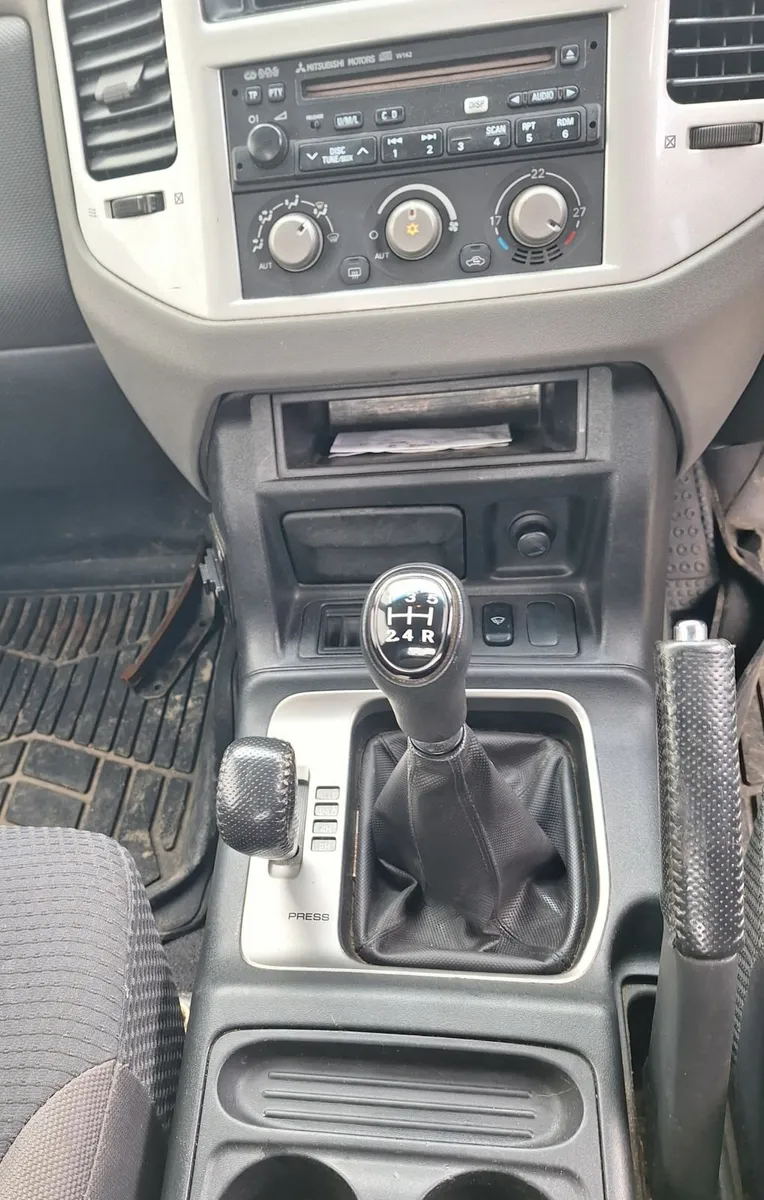 Mitsubishi Pajero 2006 - Image 2