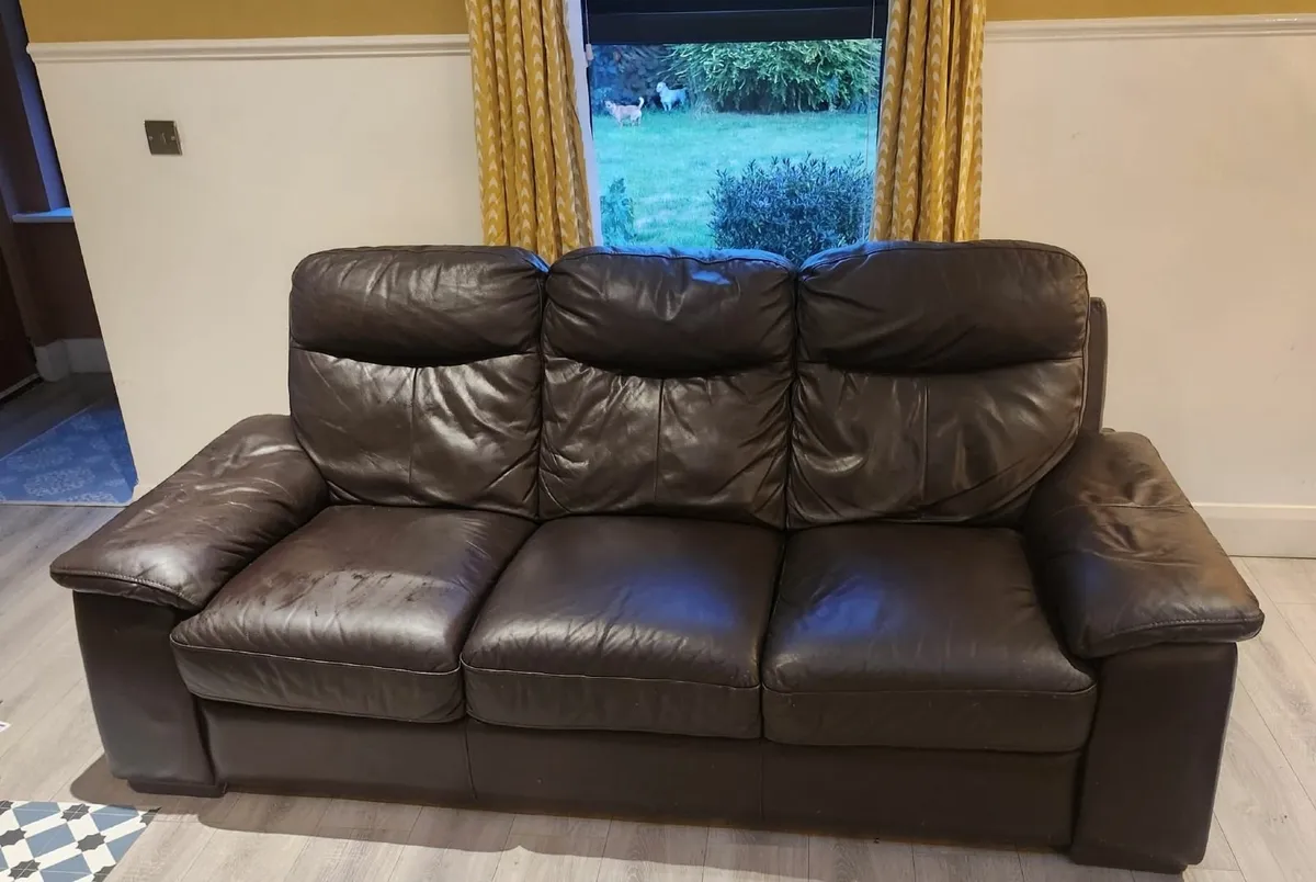 3 Seater leather couch - Image 1