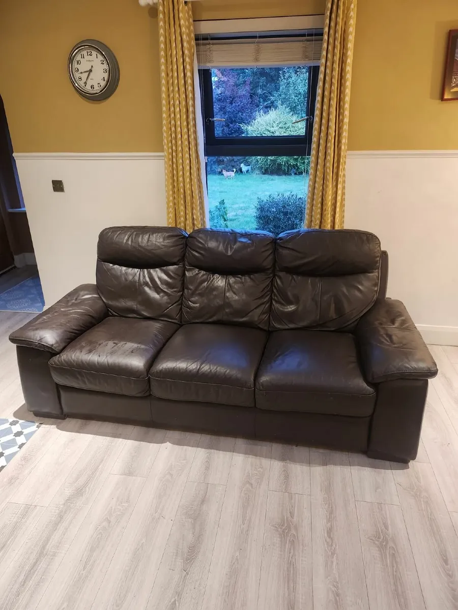 3 Seater leather couch - Image 2