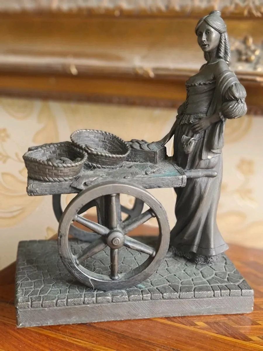 Molly malone bronze POSTAGE AVAILABLE - Image 1
