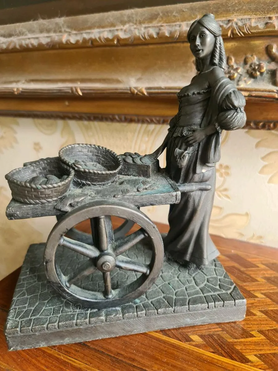 Molly malone bronze POSTAGE AVAILABLE - Image 2