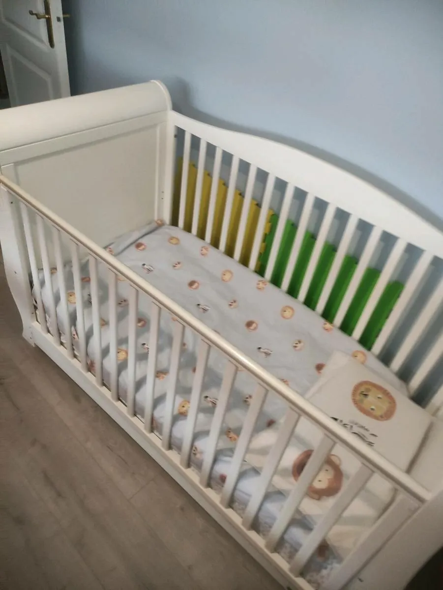 Slay style baby cot - Image 1
