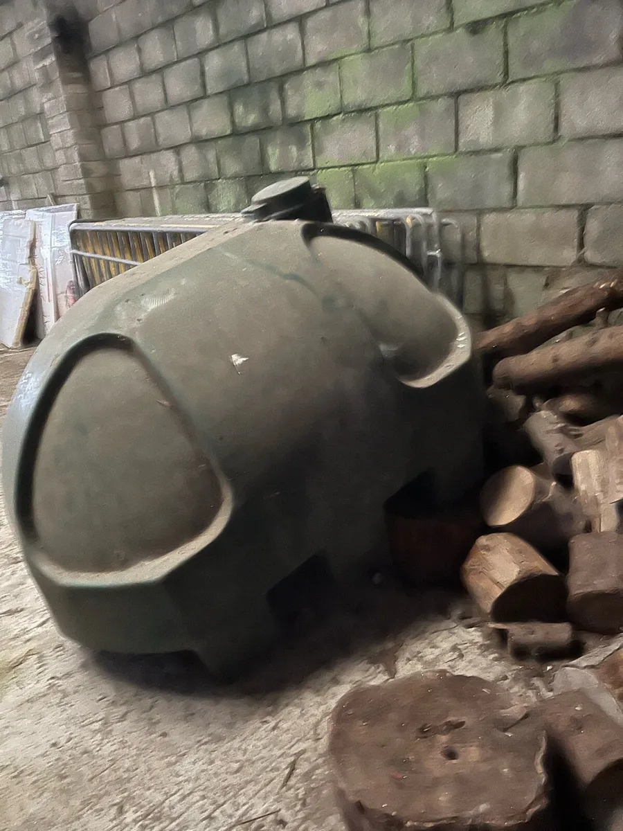 Oil tank - Image 1