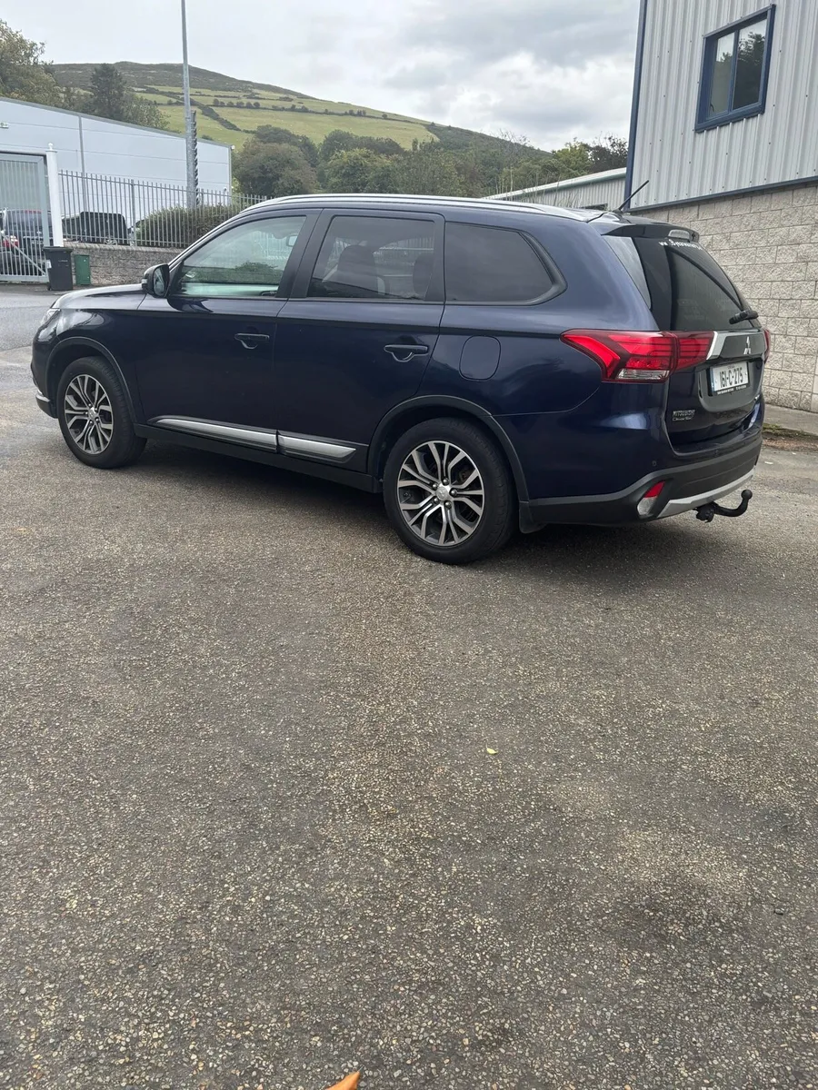 2016 Outlander 7 seater - Image 2