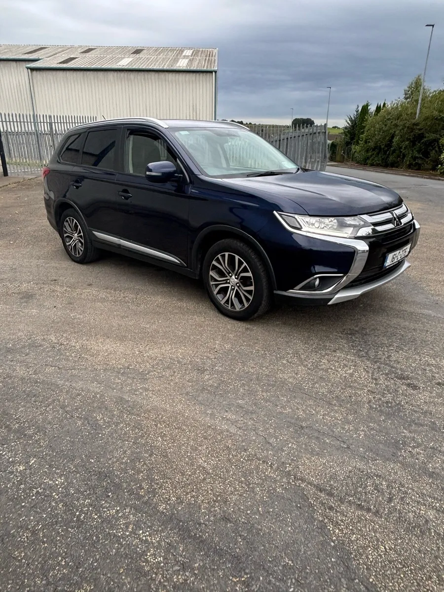 2016 Outlander 7 seater - Image 4