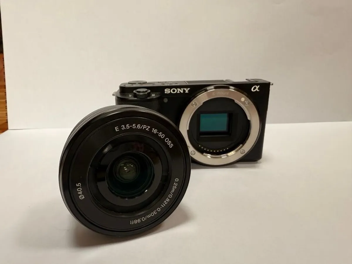 NEW Sony ZV-E10 with 16-50mm lens Vlog Camera with 14 month original Sony  WARRANTY - Image 2