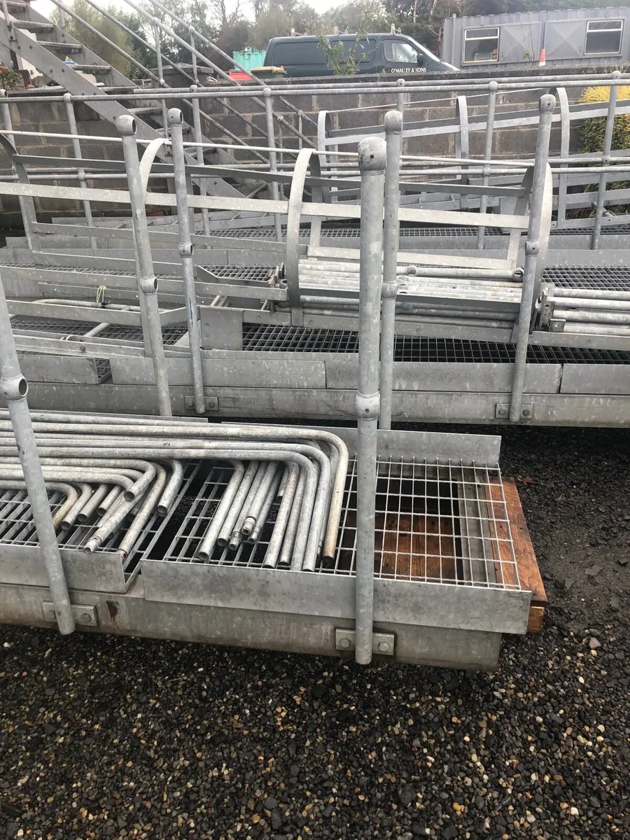 Steel cat well with hand rails safety ladders - Image 2