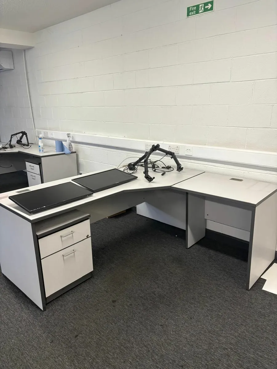 Office Desks & Pedestals