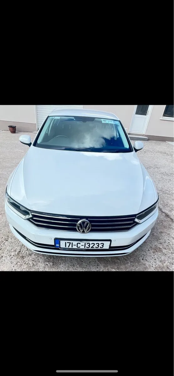 Volkswagen Passat 2017 - Image 1
