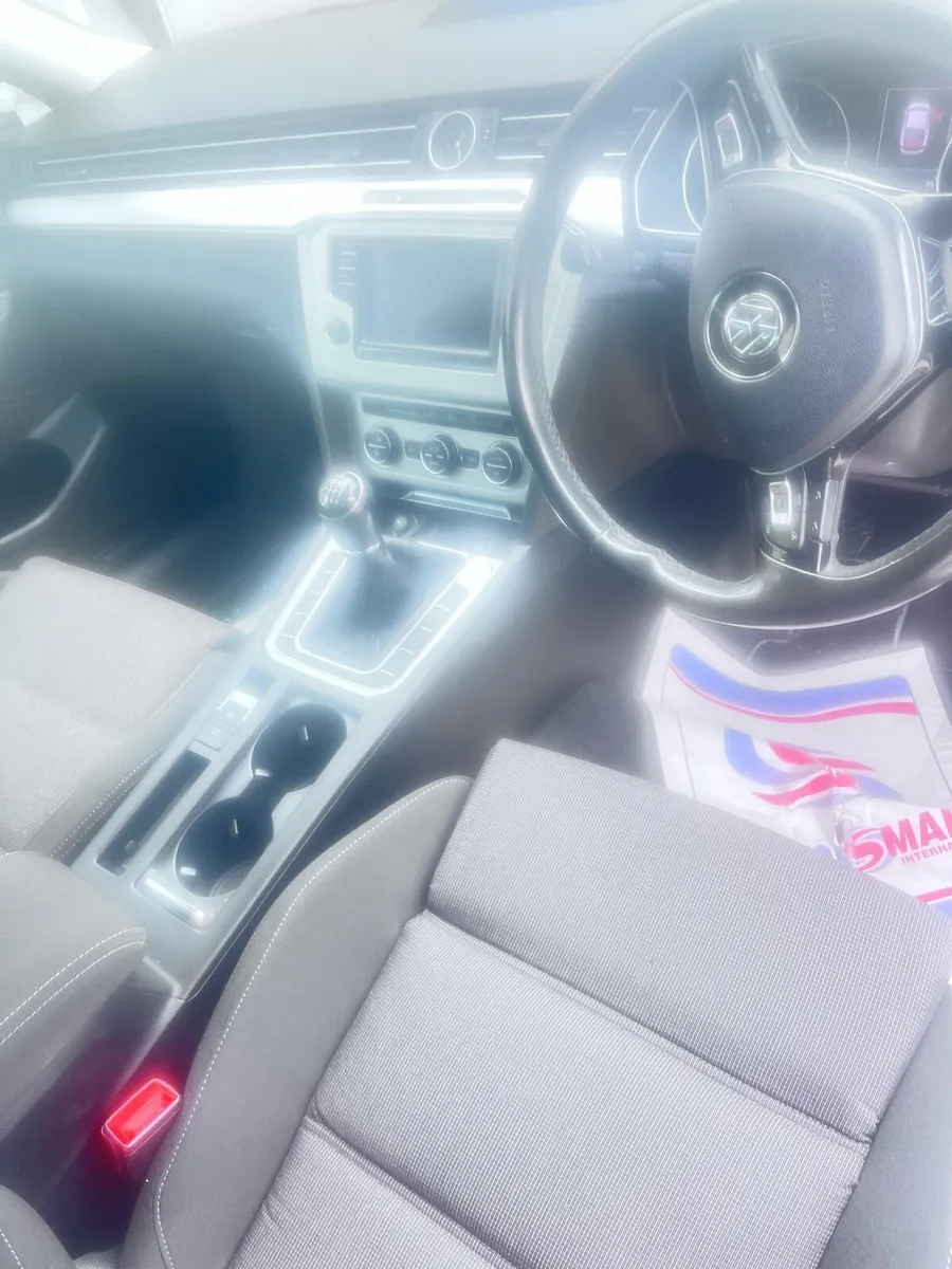 Volkswagen Passat 2017 - Image 3