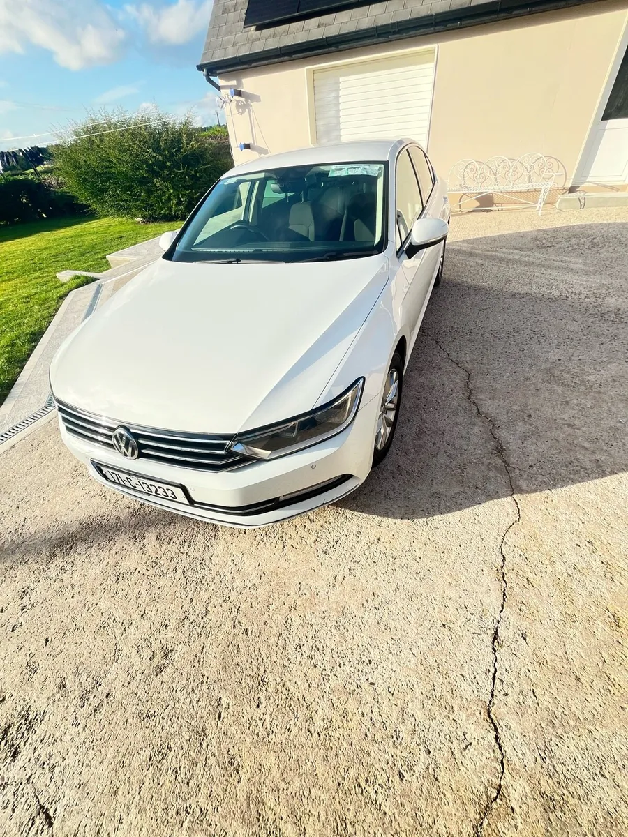 Volkswagen Passat 2017 - Image 1
