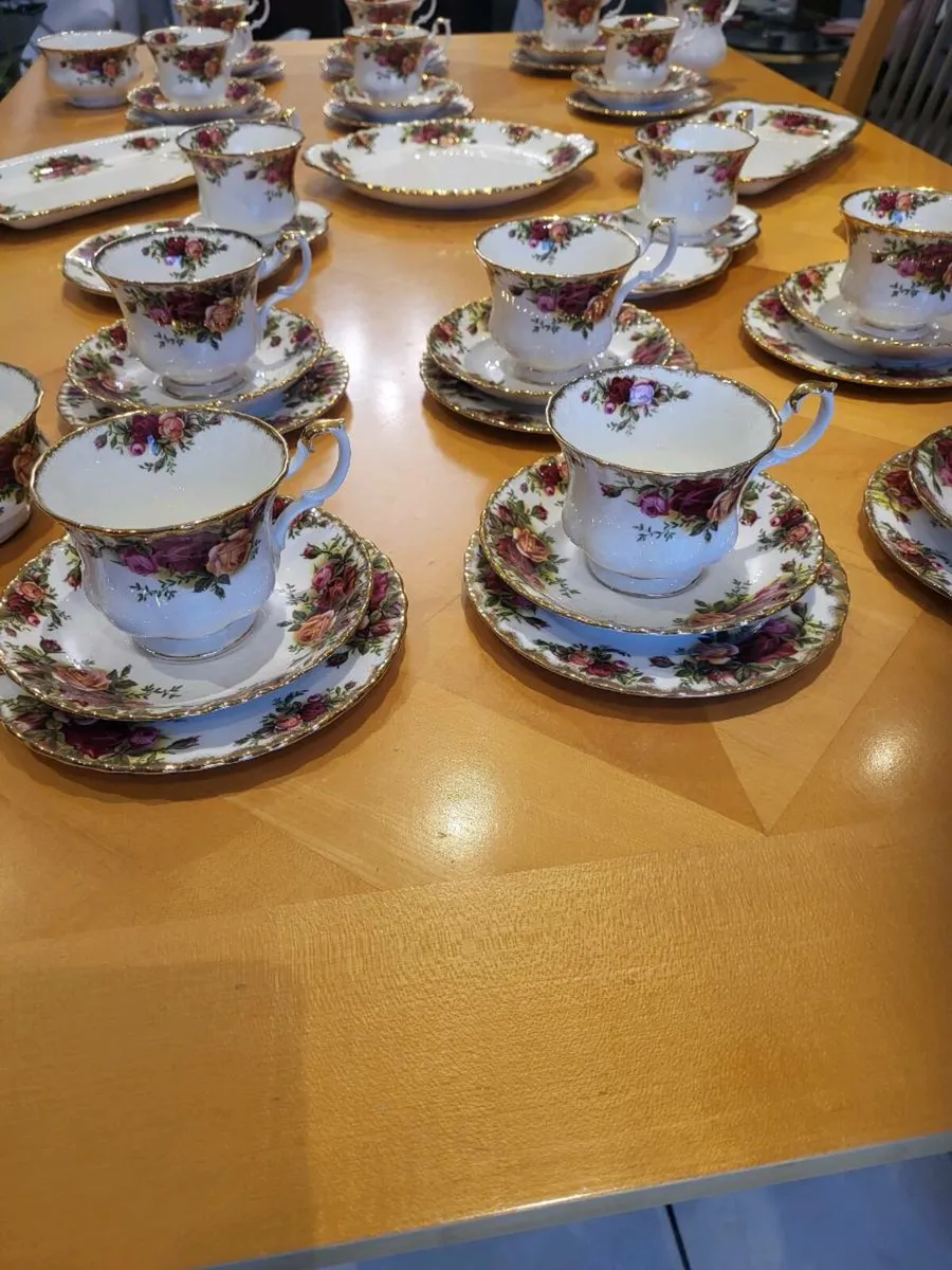 Fabulous lot of Royal Albert Old Country Roses - Image 2