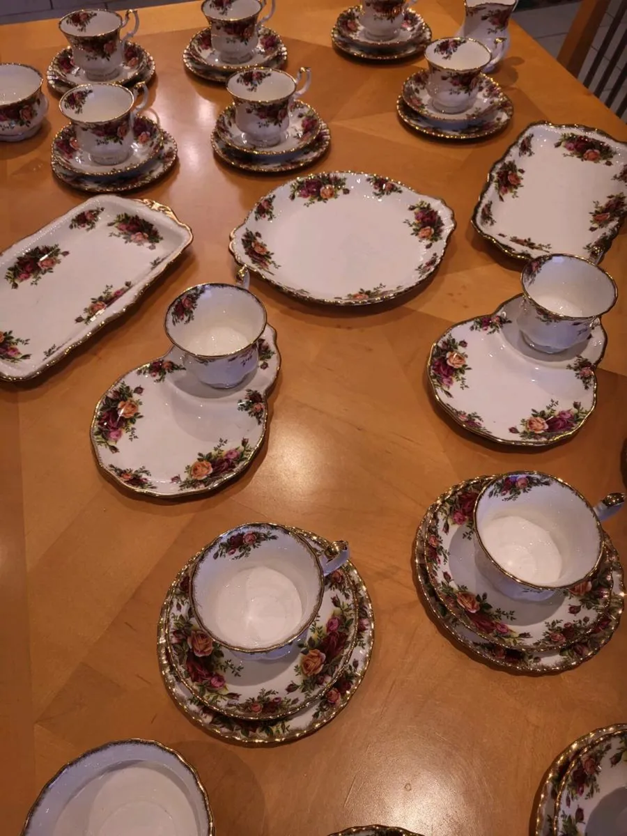 Fabulous lot of Royal Albert Old Country Roses - Image 3